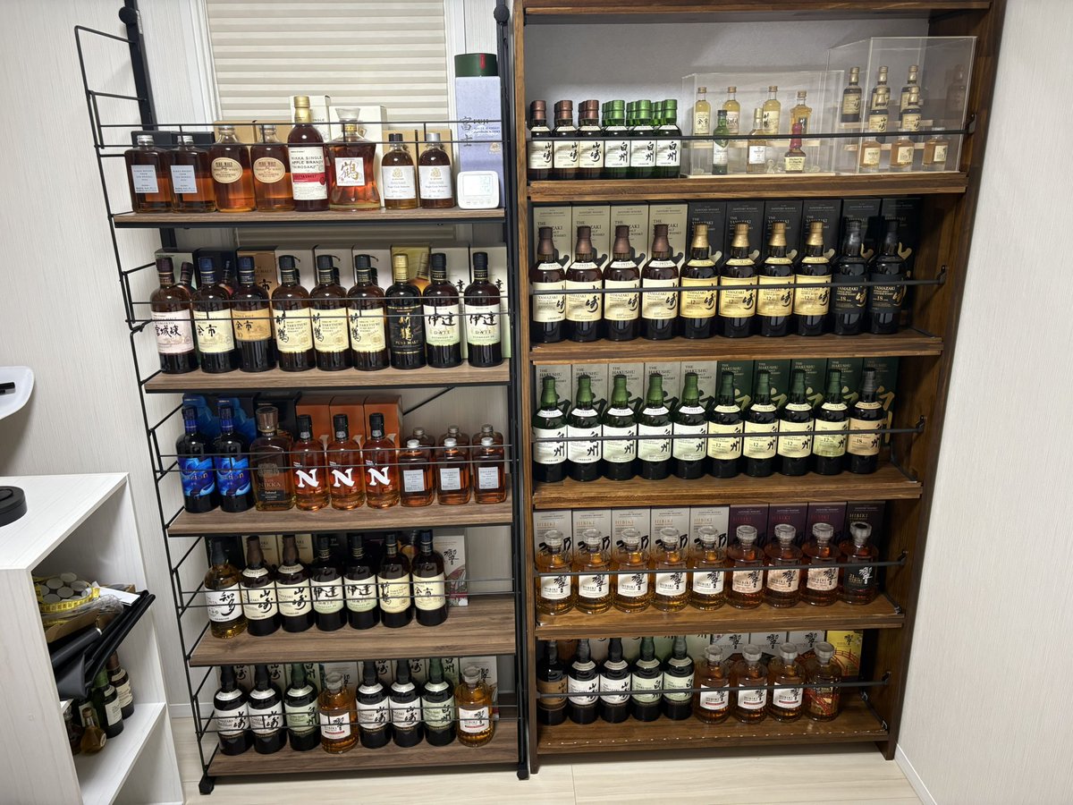 sc40lisakko's tweet photo. ウイスキー棚ごと引き取りたい需要はあるのだろうか､､､
棚の処分が1番面倒 https://t.co/jx1kE5K4MB