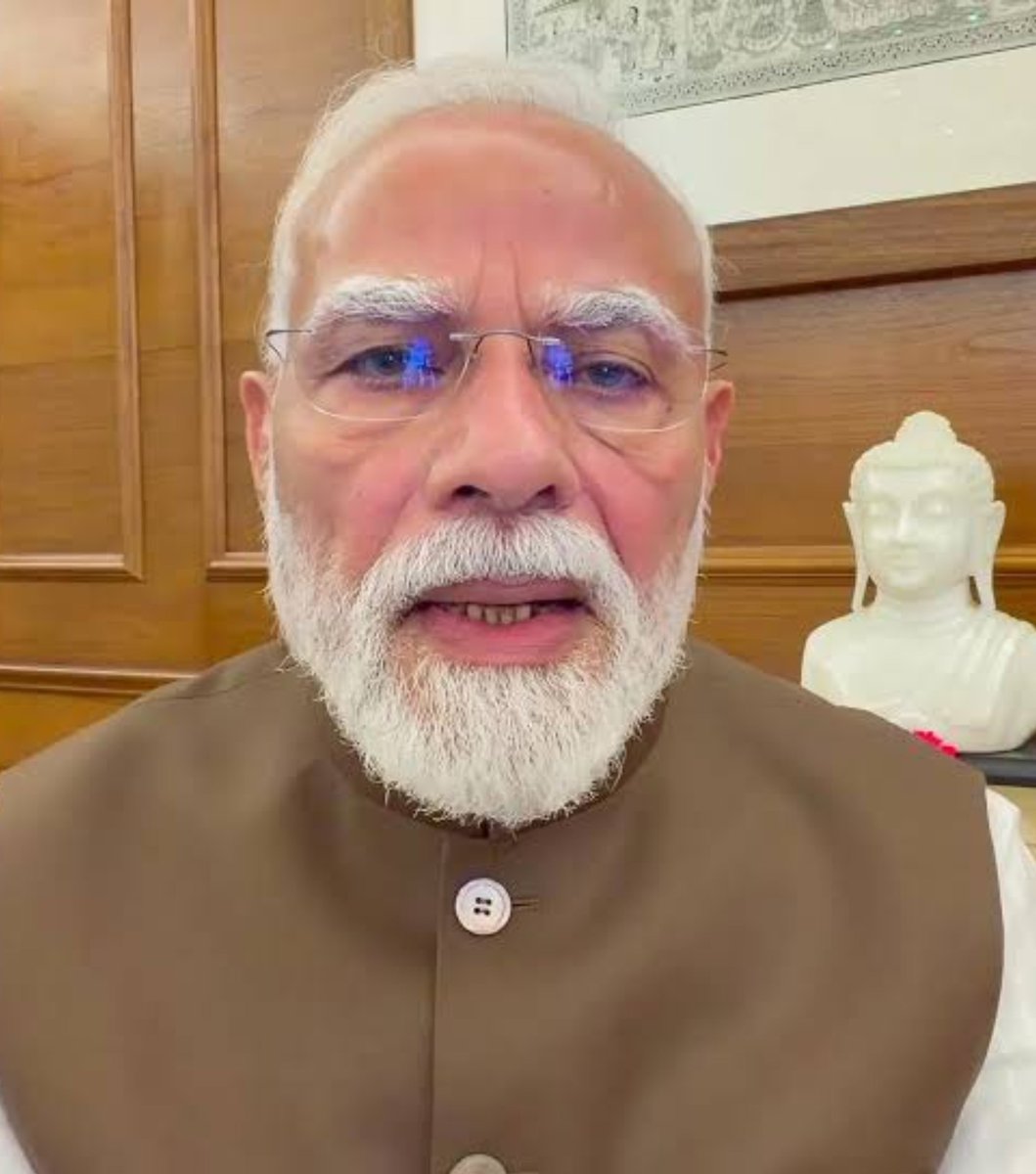 siddocode's tweet photo. Difference between a vegetarian and a non-vegetarian.

Age: 75 yrs                                    Age: 70 yrs https://t.co/fMO7siYcGW