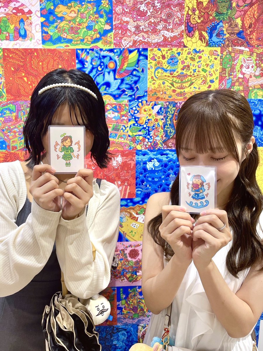 garakuda's tweet photo. パピマシェの藍葉実里さん、そしてあのひと🫧お越しくださいました！
パピマシェさんは間も無く毎年恒例の夏ツアー！全国を笑顔にしてきてください！
明日で個展も折り返し、私も満面の笑み(お面の中)で皆様のお越しをお待ちしております🐪
(掲載了承済) https://t.co/rW2zGp1O0d