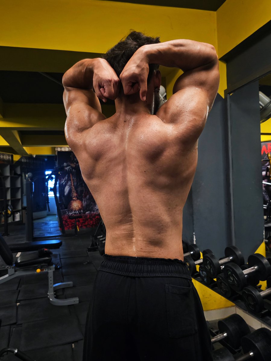 alphamuscleone's tweet photo. Turn around and realize you’re not ready. Click the bio if you think you are. https://t.co/BHJWmmpfhi