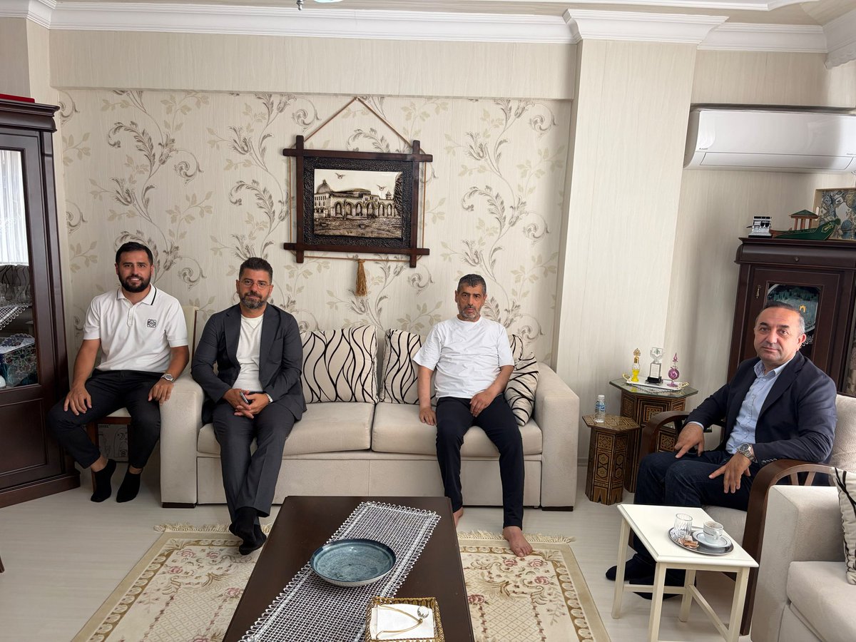 eyupilceakparti's tweet photo. Başkanımız @Muhmmtvanlioglu ile birlikte, Yönetim Kurulu Üyemiz Gürhan Askeroğlu’nu ve İslambey Mahalle Başkanımız Mirsettin Han’ı geçirmiş oldukları rahatsızlık dolayısıyla ziyaret ettik.

Kıymetli başkanlarımıza geçmiş olsun dileklerimizi iletiyor, Allah’tan acil şifalar diliyoruz.

@abdullahozdemir 
@akpartiistanbul