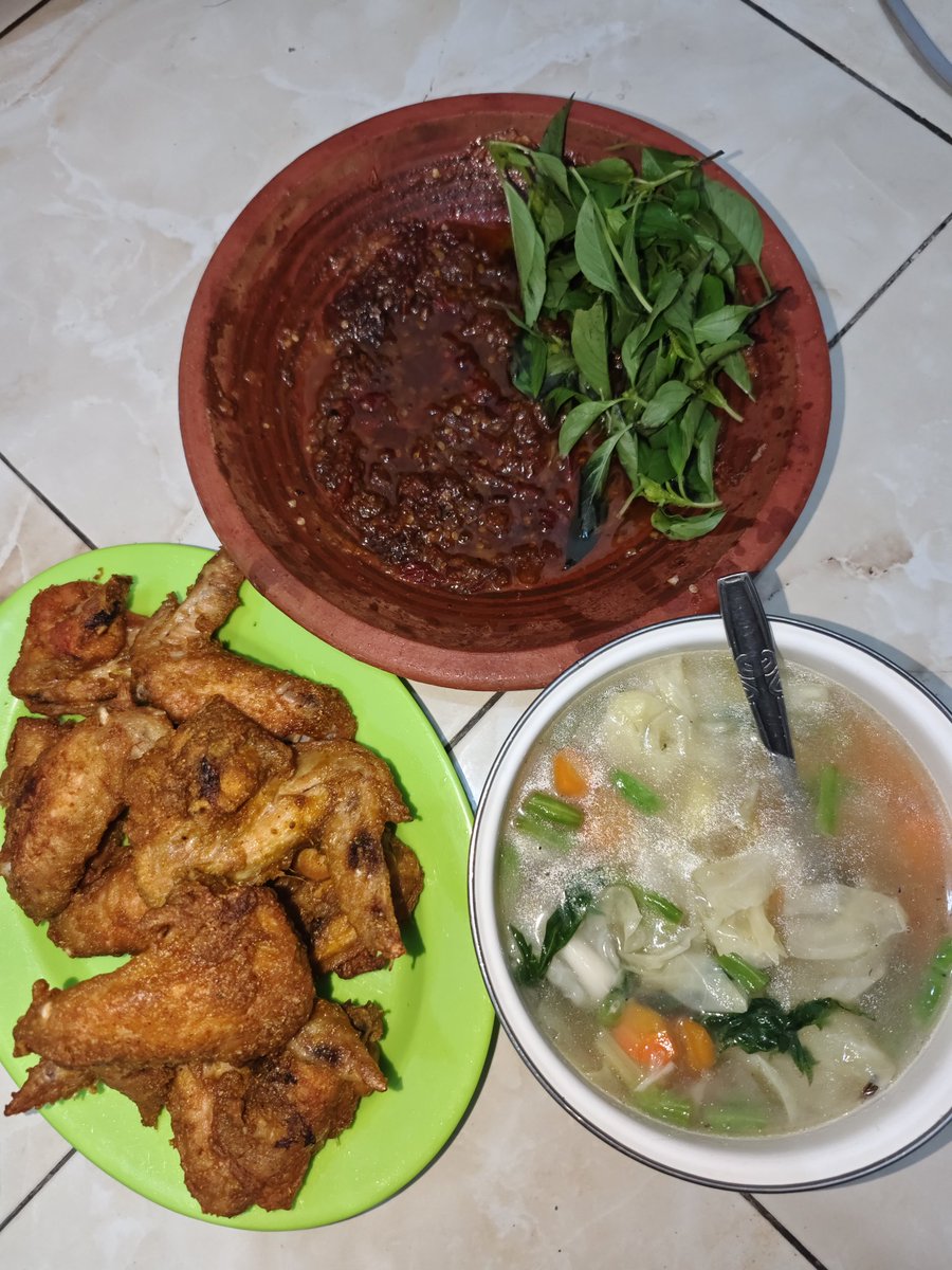 divinerapierr's tweet photo. yaAllah, semoga dengan ini, istriku bisa bebas masuk ke surgamu dari pintu mana saja, aamiin 🤲🤍🤍🤍🫶 https://t.co/BrB0dEdCso