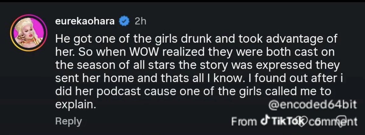 ConspiraLucy's tweet photo. oop 😳 #dragrace https://t.co/DaAmKxjyOe