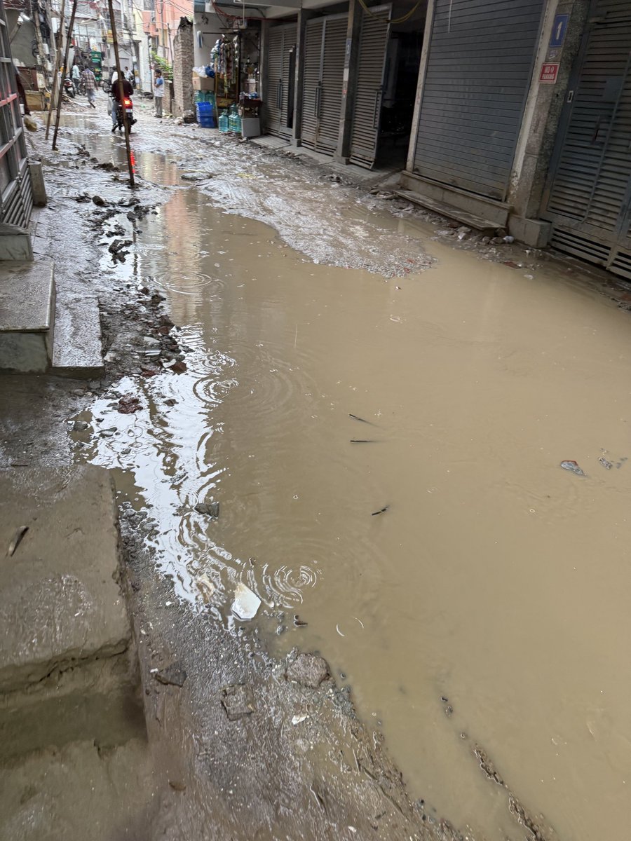 krishna75002's tweet photo. @CMODelhi  @BJP4Delhi  @PMOIndia @MCD_Delhi  This what we are facing in Saket. I used to think that #Saket is developed area but this picture shows a different reality. I have raised this concern 1 month before but still nothing changed in my locality. Something is wrong . https://t.co/fdQ5YXxnfv