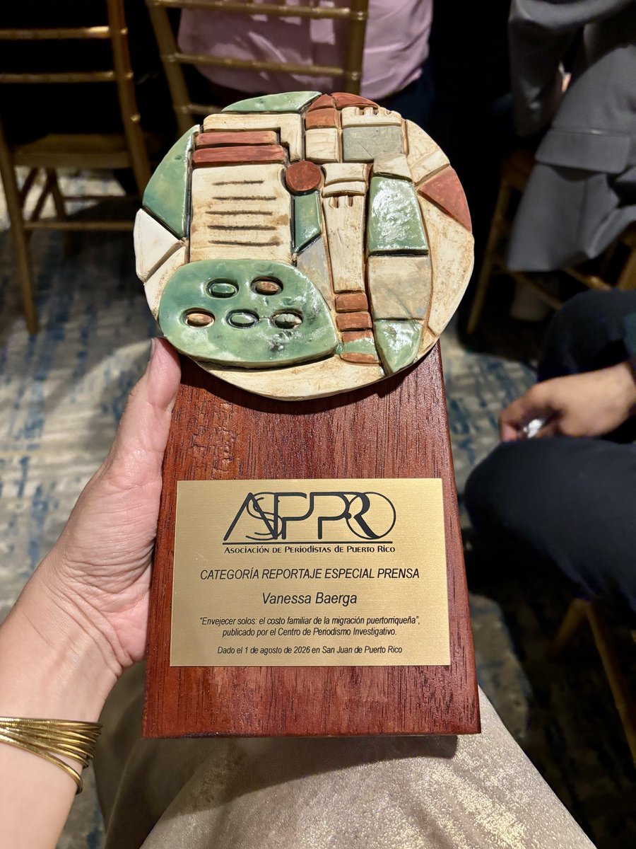 vbaerga's tweet photo. Es un honor recibir el Premio Nacional de Periodismo 2026 de @asppro_oficial en la Categoría Reportaje Especial Prensa Escrita por “Envejecer solos: el costo familiar de la migración puertorriqueña”, publicado por @cpipr https://t.co/gIEoiiwkSu
