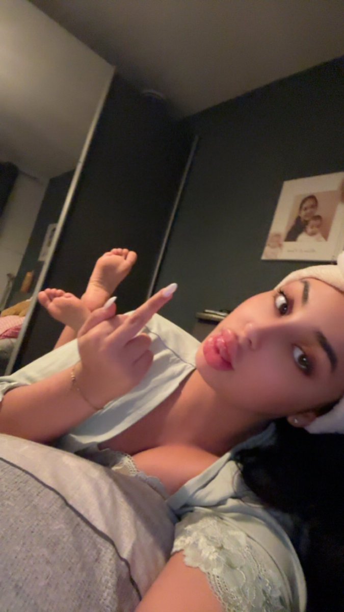 Latinathegoddes's tweet photo. Jullie sukkels kunnen niet zonder mij dat is echt te merken. Ik zit continu in jou gedachtes, en jij maar wachten op een beetje aandacht van mij.

Findom findomnl sub tribute cashmeet paypig PayPal geldslaaf feetworship feet https://t.co/17Wdj46mWJ