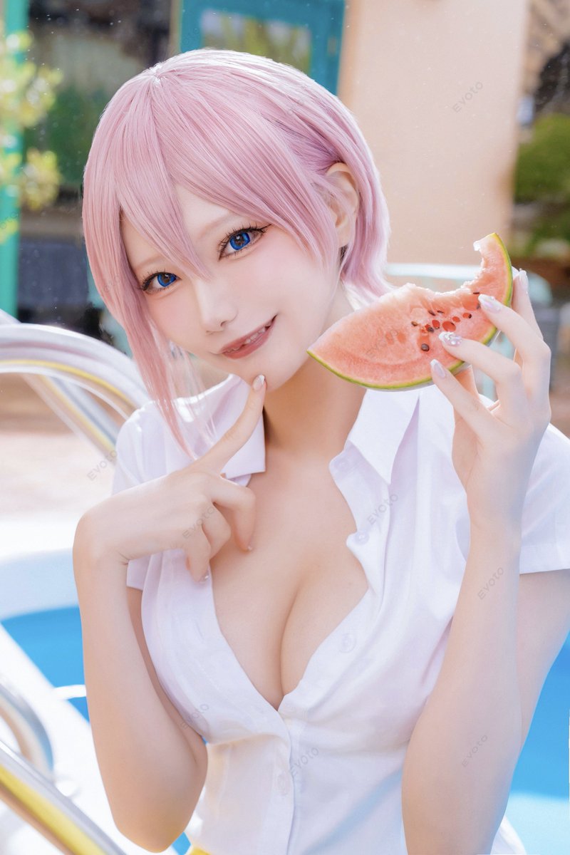 mashiro__s104's tweet photo. スイカひと口、いる？☺️

#C108新刊 https://t.co/JsLyIg9TSK