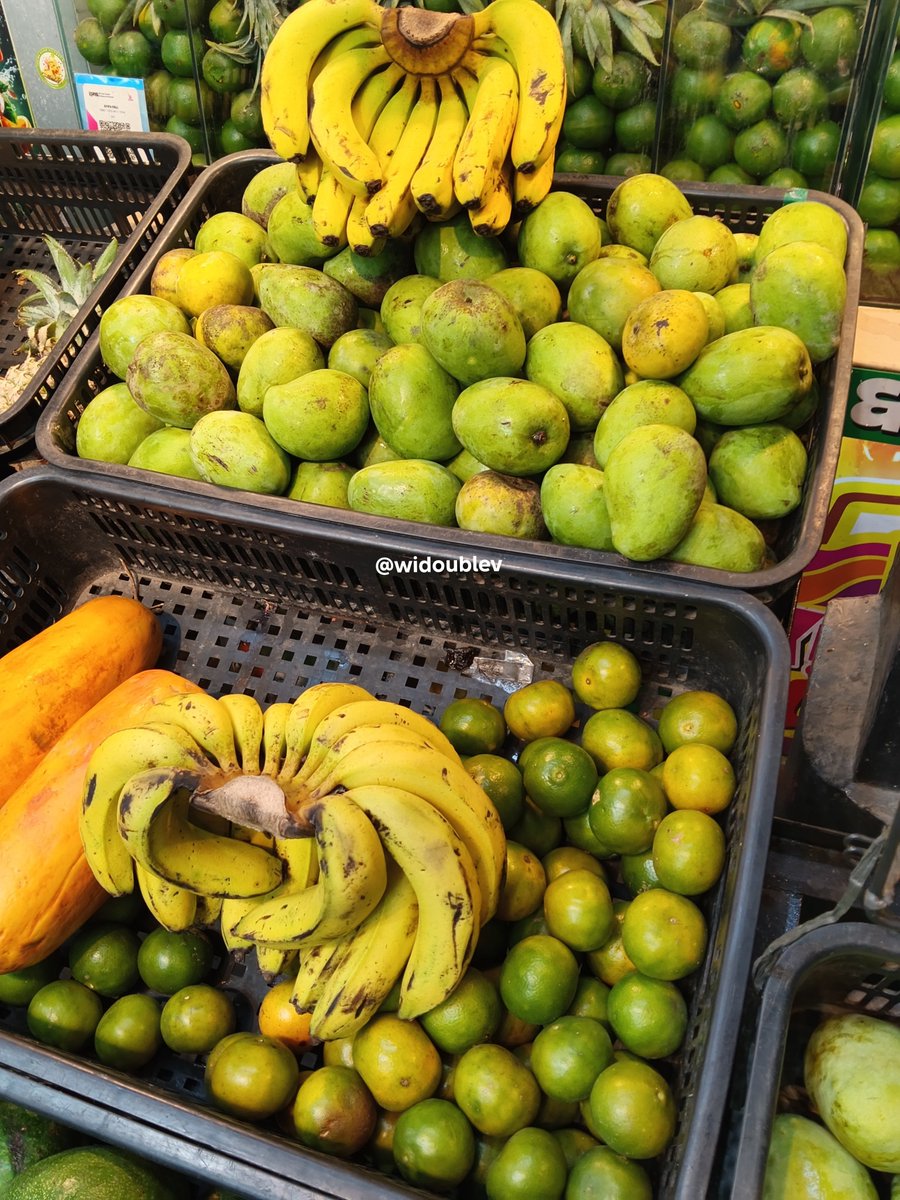 widoublev's tweet photo. Which do you choose, banana or mango? https://t.co/GD4IPf7hGG