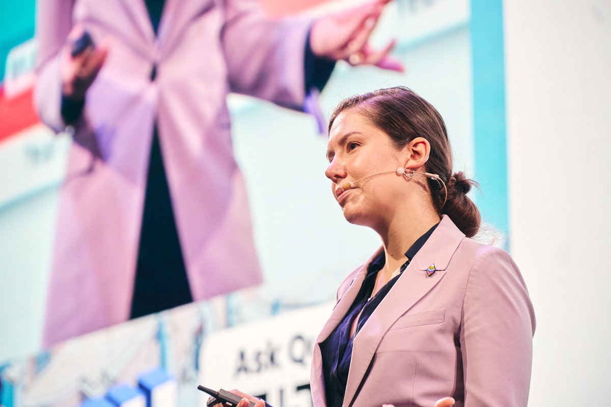 EFDevcon's tweet photo. This could be you on the Devcon stage in Mumbai👀

The ideas shared at Devcon can shape what Ethereum builds next. Bring your work, your questions and ideas to the global Ethereum community.

Only a few days left to apply - apps close Aug 6!
https://t.co/0kHntKB135 https://t.co/yENbkXLPRX