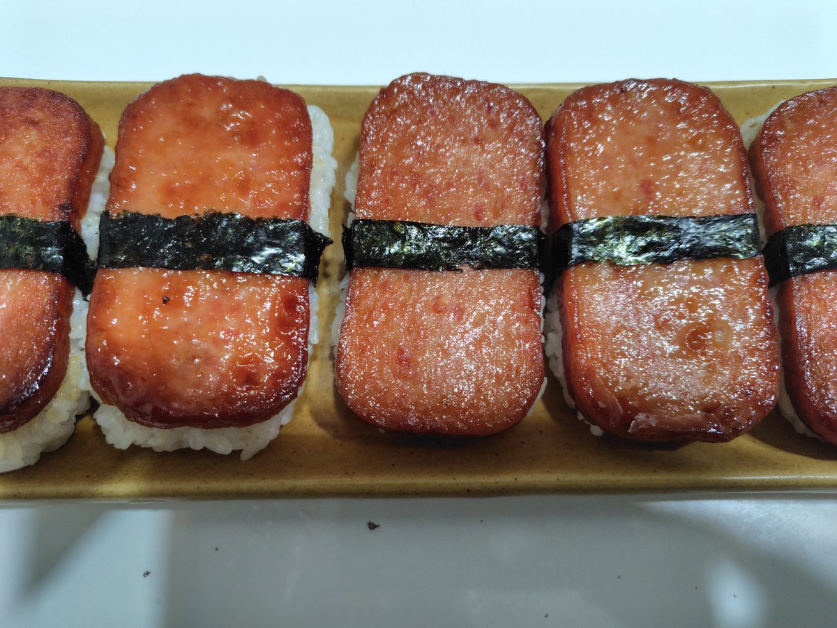 k_su_j's tweet photo. スパムおにぎりというものを作ってみた https://t.co/96UJLKEWuh