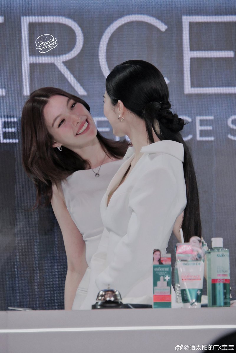 McmxcixPiv's tweet photo. กลัวคุณหริงขอมุ้ออมแต่งงานปีหน้ามาก รอยยิ้มสายรุ้งของคุณหริงคนเดียว🌈✨ https://t.co/77accVVYgS