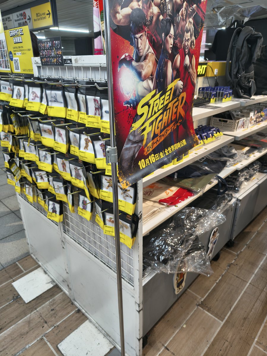 Meruzest's tweet photo. 池袋駅にきゃりーちゃんが好きそうな店出てた https://t.co/kVW8yhZPn1
