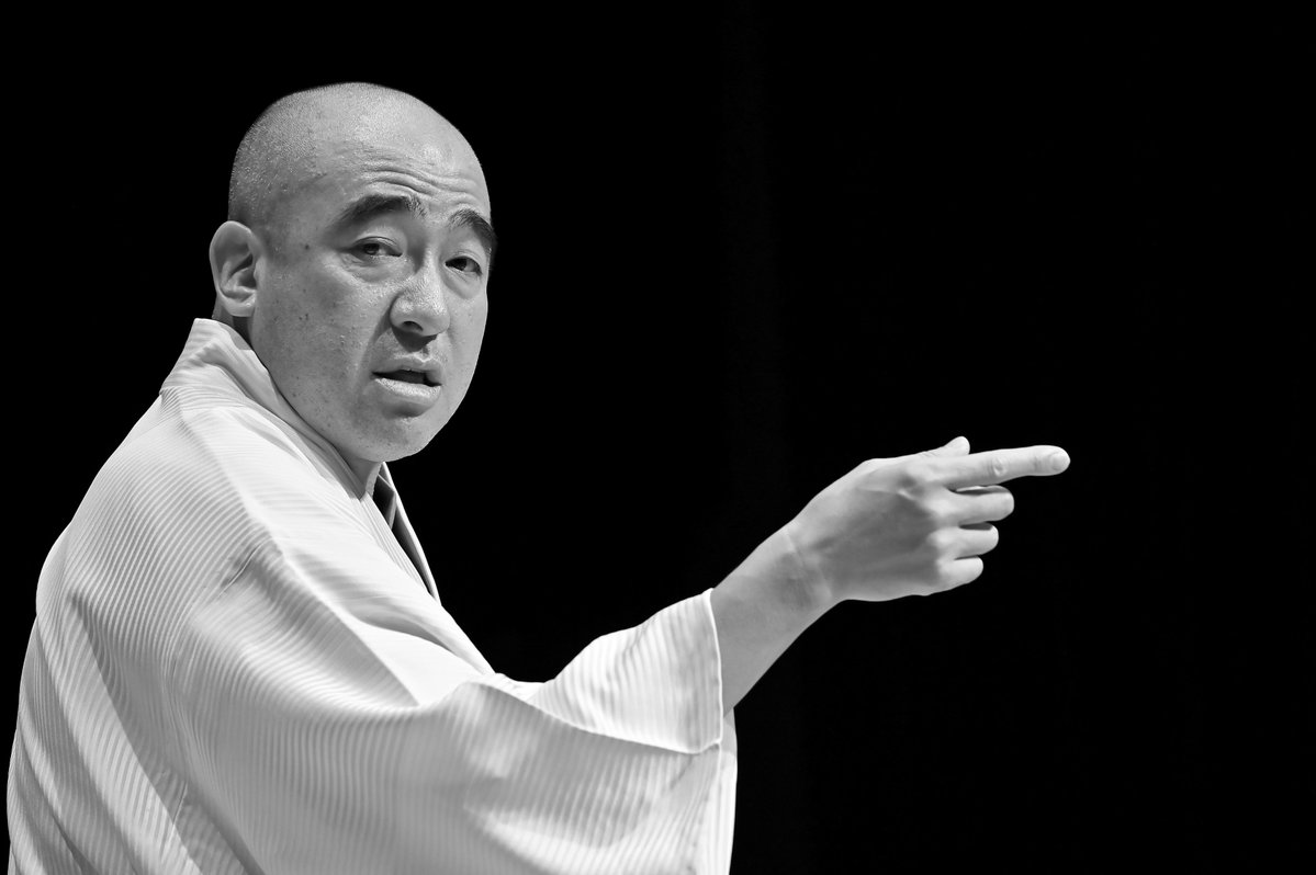 renji_koza's tweet photo. 7月30日 横浜にぎわい座「雀太・方正 ふたり会」より　桂雀太師匠『遊山船』（モノクロバージョン） https://t.co/tPLaZiiArI