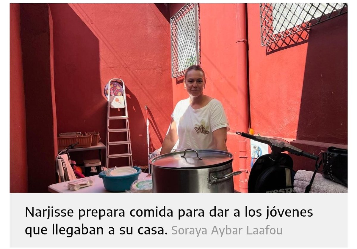 FonsiLoaiza's tweet photo. Se llama Narjisse y llegó a Ceuta cuando tenía 17 años. Ha estado repartiendo comida a los jóvenes migrantes en Ceuta: "Yo también fui una menor no acompañada. Hay gente que no comprende que hagamos esto. No vamos a parar de ayudar" https://t.co/Yl4exdoCNS