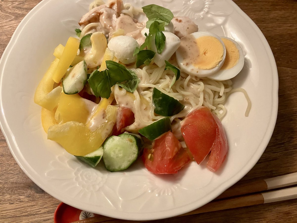 NsKITCHEN4's tweet photo. みなさま本日もお疲れ様でした！今日は冷やし中華！ちょっとイタリアン風に味変してみました。 https://t.co/VJfhxgUxie