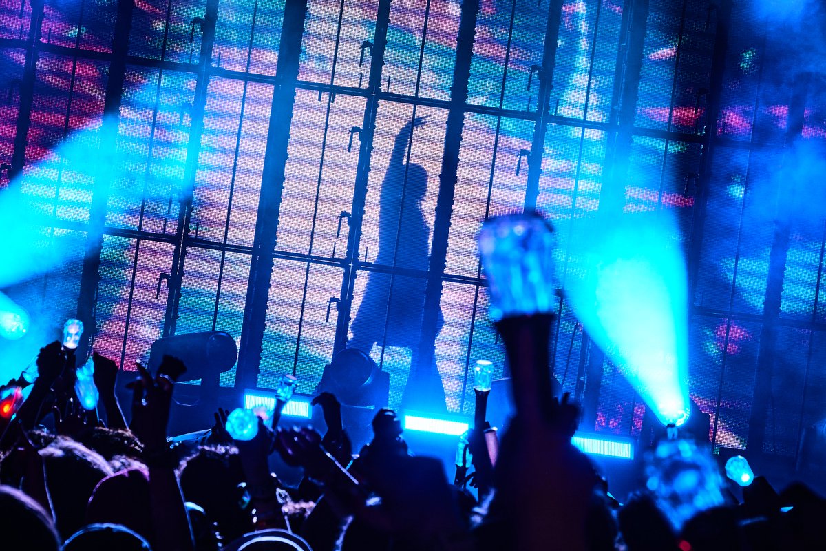 oricon's tweet photo. 【ライブレポート】Ado🎤
米『Lollapalooza 2026』に初出演
1万5000人収容のAIRBNBステージでトリ
「アイ・アイ・ア」「新時代」など披露
 
45分間で全10曲をほぼノンストップ歌唱♫
https://t.co/0ErMQXYBPT
 
#Ado #Lollapalooza https://t.co/SpFOv23O4W