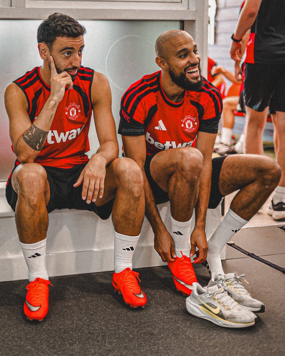 utdsnaps's tweet photo. Portuguese Magnifico &amp; Moroccan Wizard 🤝 https://t.co/K5yQyHbTUM