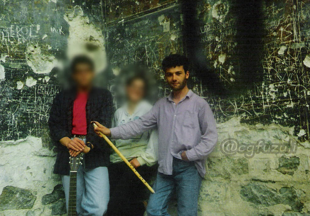 cgfuzuli's tweet photo. İşte üflemeyle yıllar içinde yanan o neyim. 89'dan kalma fotoğrafların içinde buldum. https://t.co/e0qKAg3Q6f