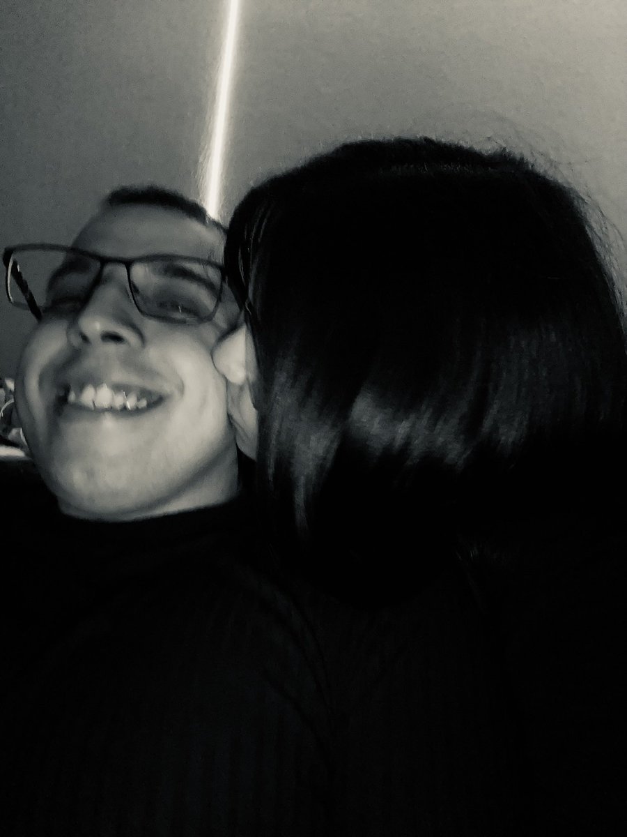 nicool_vallejos's tweet photo. No sé cómo despedirme del amor de mi vida. Solo sé que duele más de lo que imaginé.

No quiero decir “hasta siempre”, porque mi corazón no puede hacerlo. Prefiero creer que esto es solo un hasta luego.

Te voy a amar siempre. Te amo… nos vemos🥺😭❤️🫶🏻 https://t.co/ZySWgJirmh