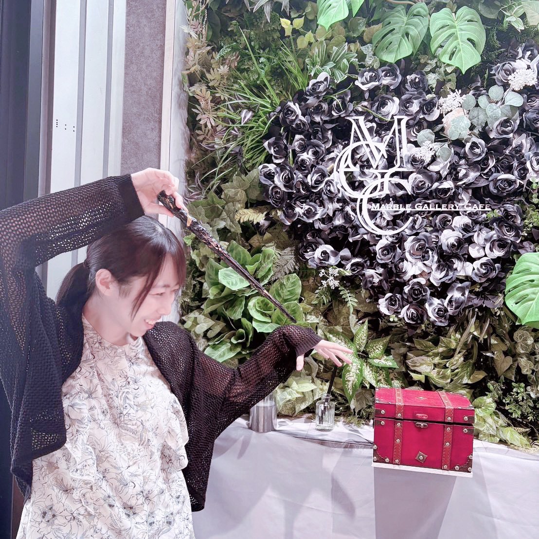 tea_combu's tweet photo. コチラ↓↓抽選でご招待が当たったので
行ってきました

白黒のオシャレなカフェで
ゆったりと謎解き🧙🪄

ローストビーフ×冷麺×🍎珍しくて
ドリンクだけじゃなくてランチしっかり食べました☺️✨ https://t.co/SeIsIhcmRP