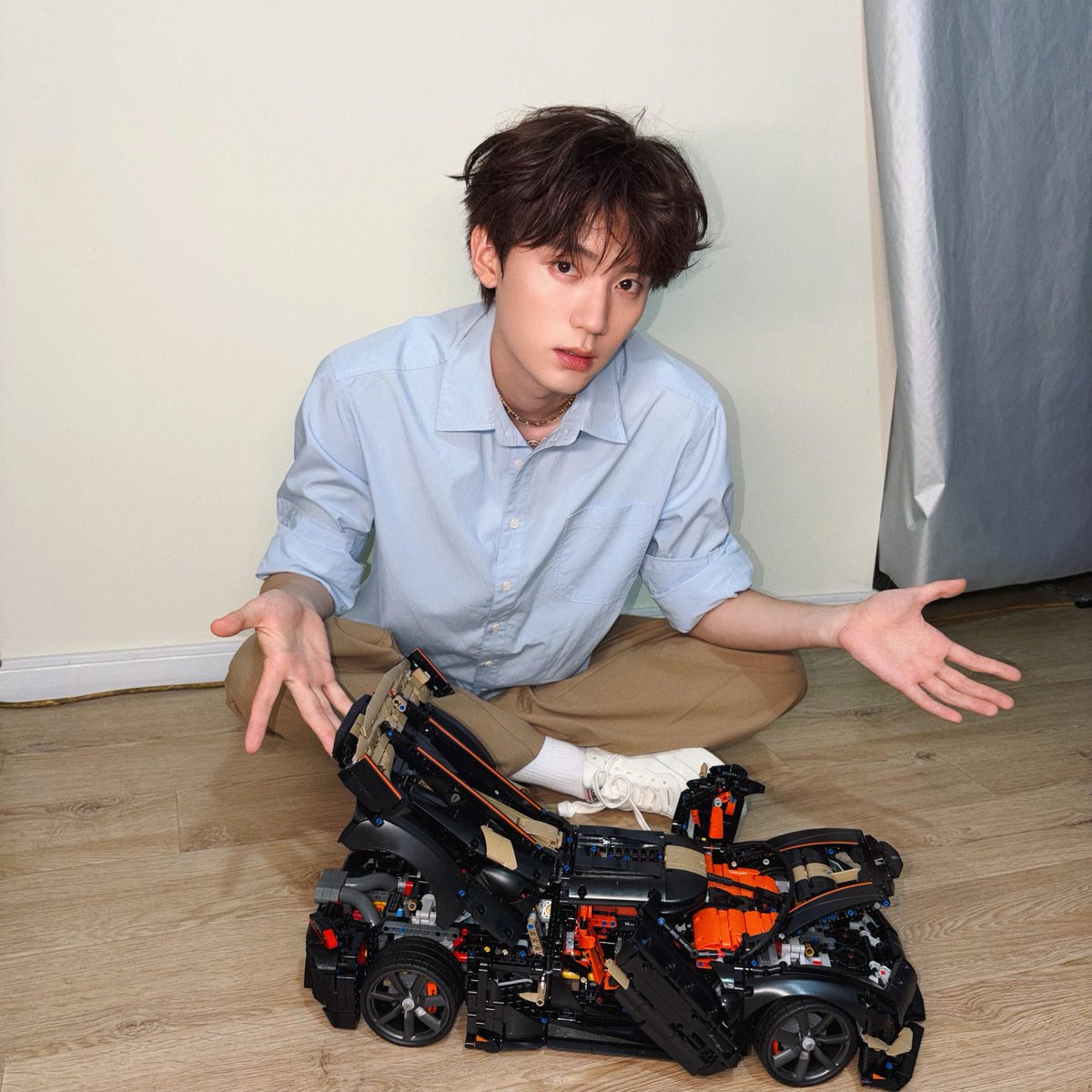 wonairan's tweet photo. 잠깐만..이거따끈따끈한신상레고잖아..
신상 슈퍼카 조립하고 사진 찍어온 남자 참 귀엽다.. https://t.co/kFECzJsBCH