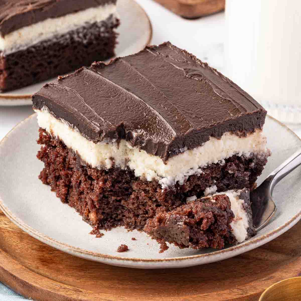 AskChefDennis's tweet photo. There's chocolate cake... and then there's Ho Ho Cake. 
Moist chocolate cake, fluffy homemade cream filling, and silky chocolate frosting come together in one nostalgic dessert that's even better than the lunchbox classic.
Who's grabbing the first slice?
https://t.co/Y3cXvvMzdq
#Baking #ChocolateCake #Dessert