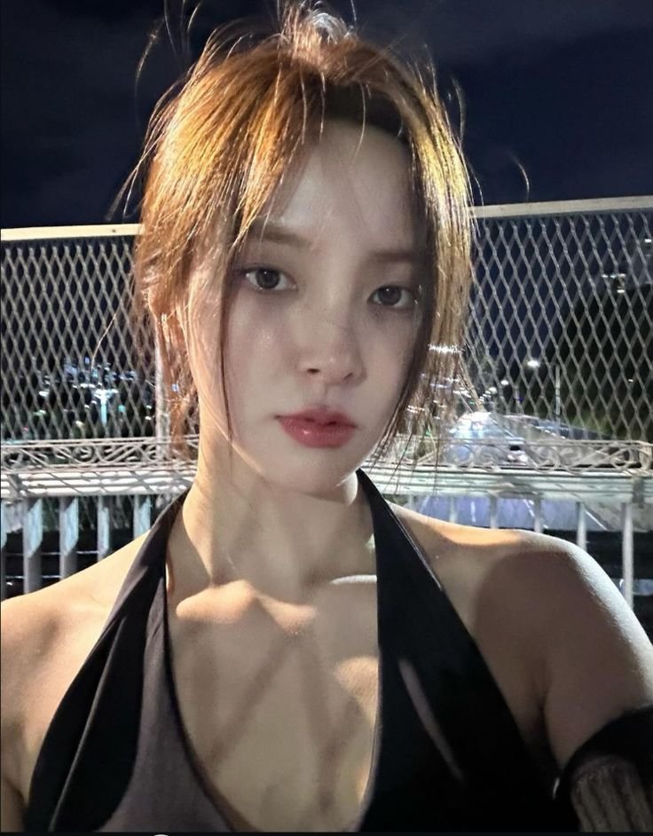 xinhsooo's tweet photo. "they’re talking 
behind your back"              how's the view? https://t.co/oOESucVXz7