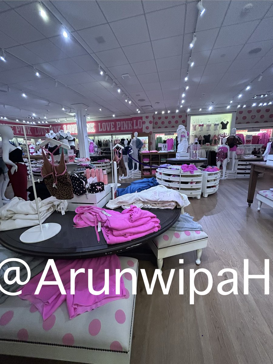 ArunwipaH's tweet photo. รับหิ้ว Victoria’s Secret นะคะ แม่ค้าเข้าช็อปเอง 
หิ้วเฉพาะเสื้อผ้า กระเป๋าเล็กๆ น้ำหอม ค่ะ

และสินค้ามีตามในเว็บนี้นะคะ กลับถึงไทย 21-22  สค ค่ะ 
https://t.co/Dbtj18YPiU

#victoriasecret #VictoriasSecret #victoriasecretthailand #หิ้วvictoriasecret #วิคตอเรียซีเครท https://t.co/hgqfvVBQBX