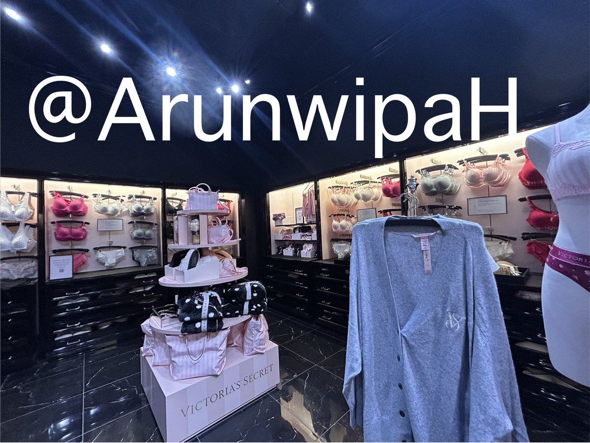 ArunwipaH's tweet photo. รับหิ้ว Victoria’s Secret นะคะ แม่ค้าเข้าช็อปเอง 
หิ้วเฉพาะเสื้อผ้า กระเป๋าเล็กๆ น้ำหอม ค่ะ

และสินค้ามีตามในเว็บนี้นะคะ กลับถึงไทย 21-22  สค ค่ะ 
https://t.co/Dbtj18YPiU

#victoriasecret #VictoriasSecret #victoriasecretthailand #หิ้วvictoriasecret #วิคตอเรียซีเครท https://t.co/hgqfvVBQBX