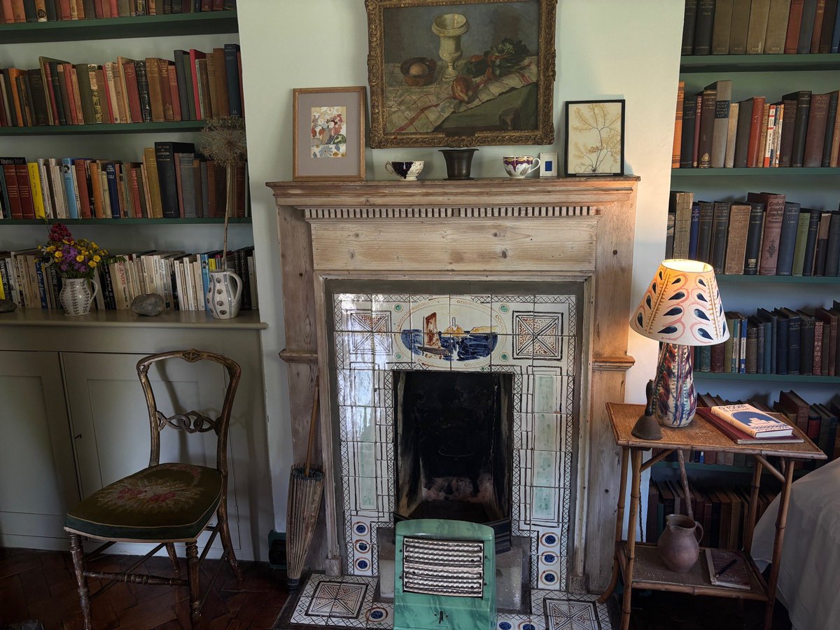 MaryamB6_'s tweet photo. virginia woolf’s bedroom at monk’s house https://t.co/3dyIkg8DSk