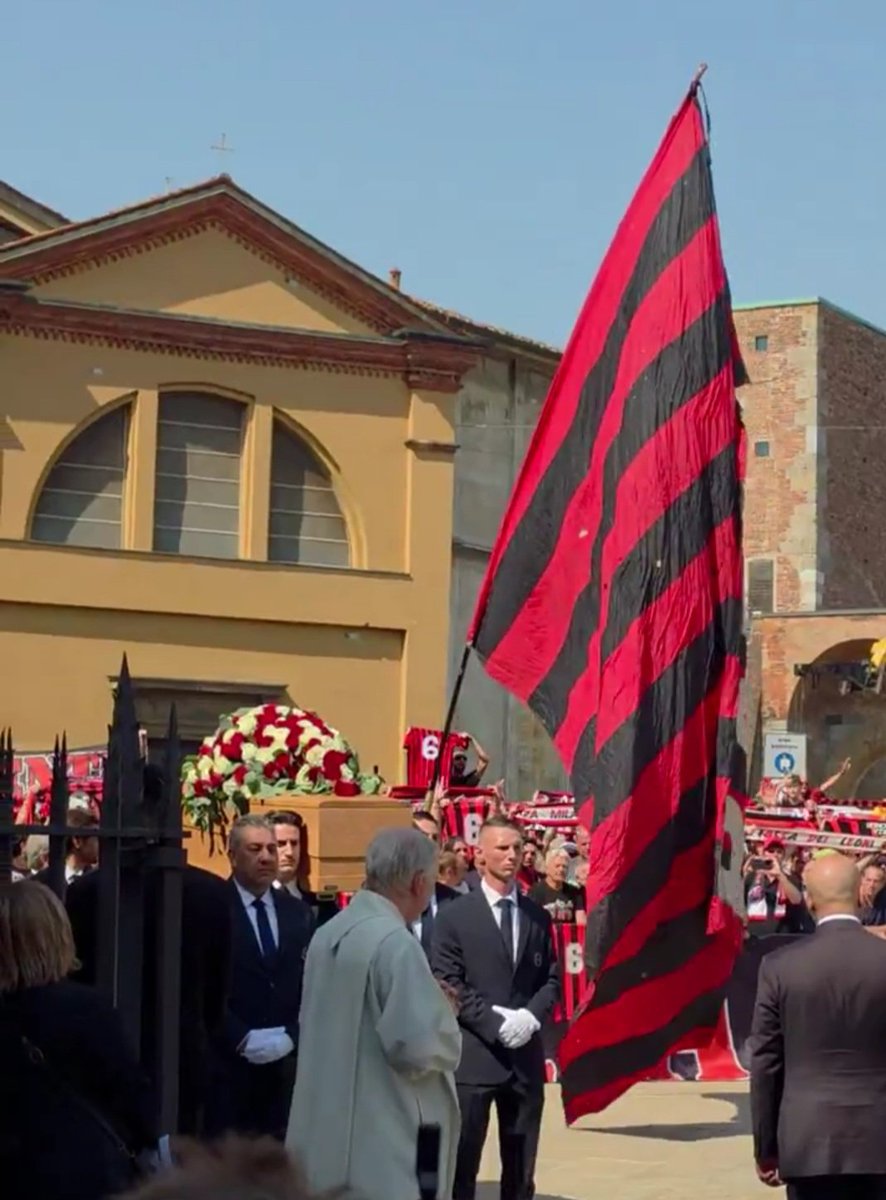 CatholicArena's tweet photo. ITALY 🇮🇹 

Football legend Franco Baresi was buried today 

He was given a Catholic funeral in Milan https://t.co/afH0POGe9Y