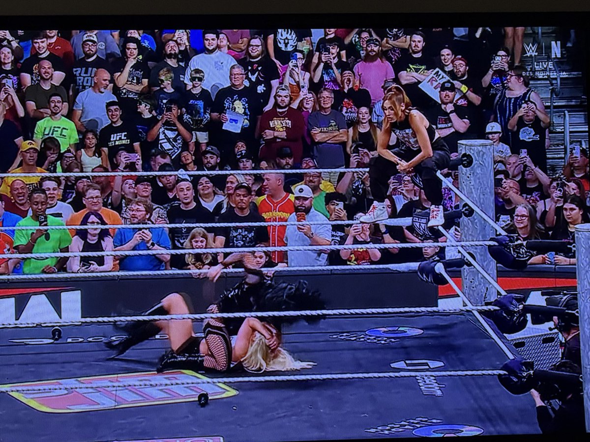 primetime0493's tweet photo. The Man Becky Lynch watching The Judgment Day WWE Women’s World Champion Liv Morgan getting her ass beaten by The Dark Angel Stephanie Vaquer #WWERaw #TheJudgmentDay #BeckyLynch #LivMorgan #StephanieVaquer https://t.co/HV8tZaKtSP