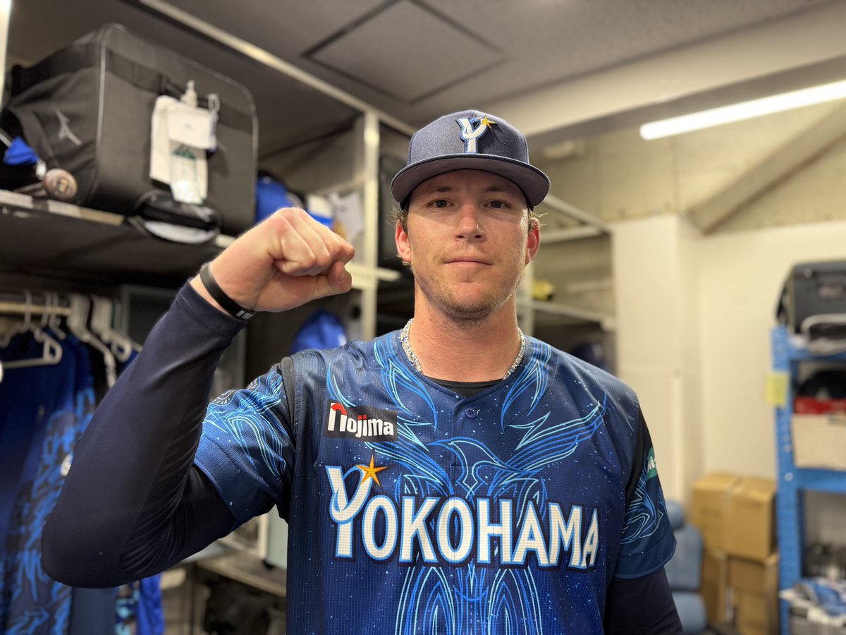 ydb_yokohama's tweet photo. 自身3試合連続セーブ！💪

#レイノルズ 選手
#試合後フォト
#baystars https://t.co/2YOMcbBViz