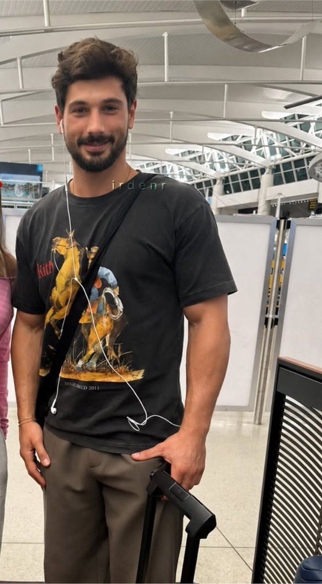i_ninaaa's tweet photo. before reuniting with his girl           after😛 https://t.co/5HCE3FRabM