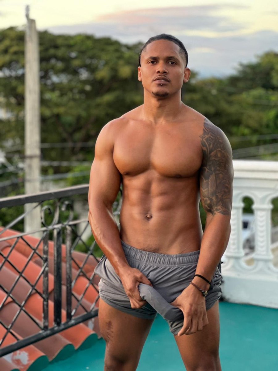 Fernand74418442's tweet photo. dont even think about peeking at the comments unless uu can handle this level of hotness 🔥😈 https://t.co/ngsmrUTuLz