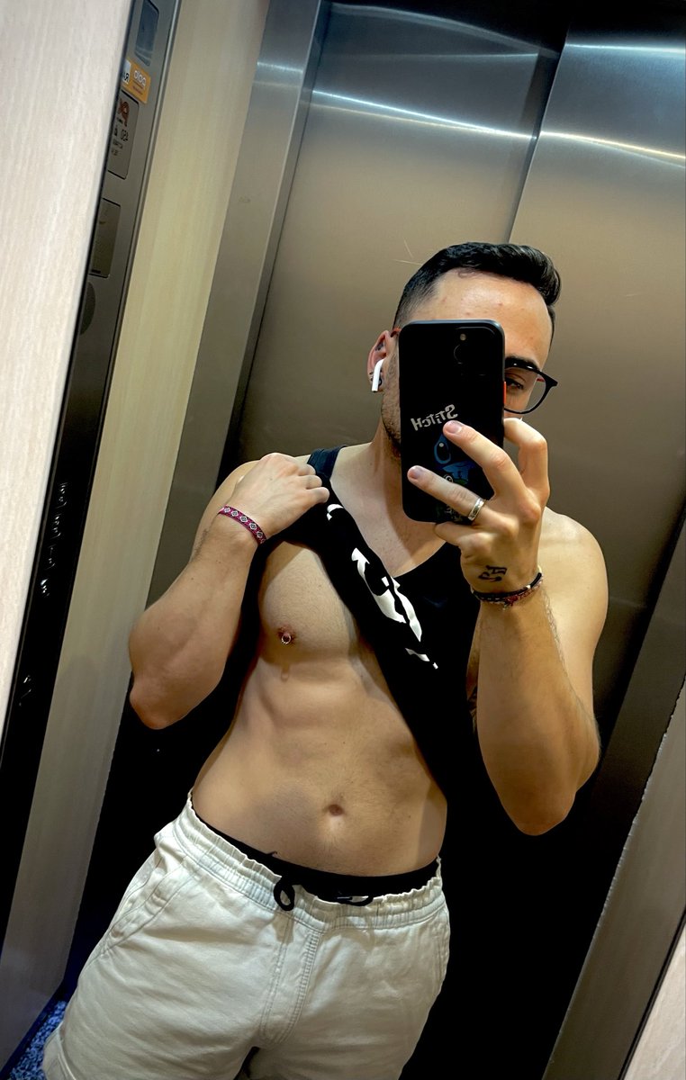 Dani_Rokc's tweet photo. Me encantan los espejos en los ascensores, no puedo evitar imaginar cosas... 😈😈
¿Soy el único al que le vienen fantasías sexuales en un ascensor? 💦👅

#Gay #GaySpain #SexGay #OnlyFansGay #GayMan #PornoGay #CHUDAİ https://t.co/j507VvyLZU