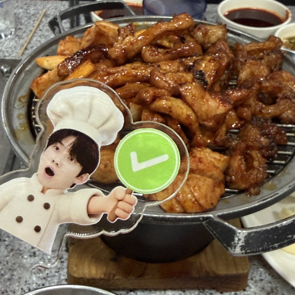 eudowoon's tweet photo. 맛집 델꼬 다니기 좋은 포토프롭 #RT추첨 한 명 보내드릴게요옹 언제 어디서나 도운의 인정을 받아보시라 당발 이번 주 안에 https://t.co/lhpZ5U9vok