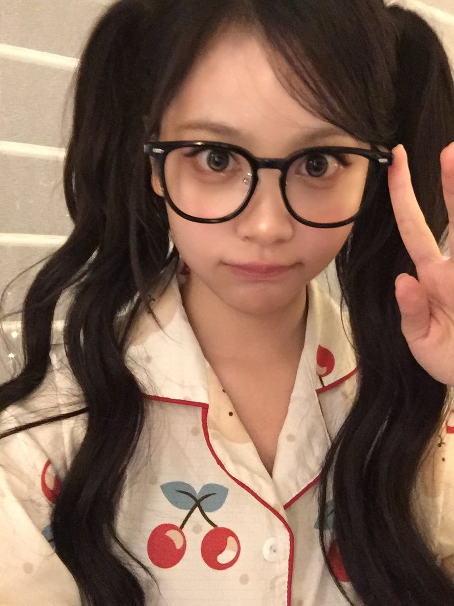 kwrmen's tweet photo. charitable person (&amp;.) christal dope-look-alike, magical hands with the adorable cute little outfit ♥️ ~ to bring warmth to those who seeks the warmth of the cold, flowers and candy to lit up the people's day!   ⸝⸝ 𓂃 ⁺ .. <3! https://t.co/0bgIzZLdQQ