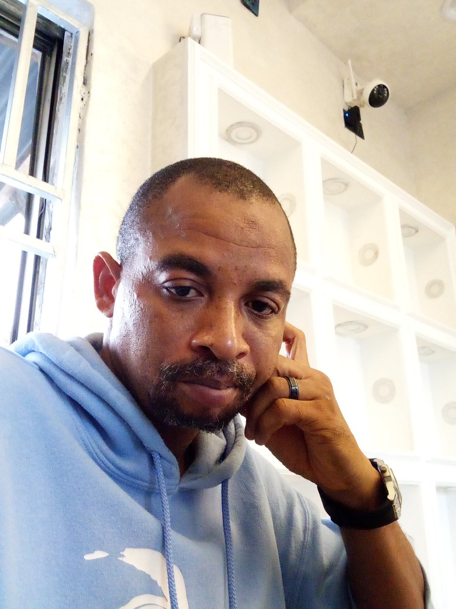YhelloMedia_Inc's tweet photo. Dear Creatives,

Criticism is part of the job, so master it like you master your craft. 

One of my best media jobs began with a simple brief: "Watch our videos and tell us what we can do better." That weekend of honest feedback became a paid role for almost a year.

Stay Jiggy! https://t.co/wnt7za2VZa