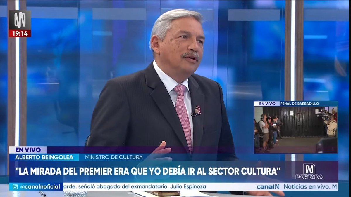 Angeldeleyes's tweet photo. Beingolea dice que sabe de Cultura porque ,y cito literalmente  ..."tengo 50 años en la televisión" ....Así de kgados estamos https://t.co/j3cMZZB5AZ
