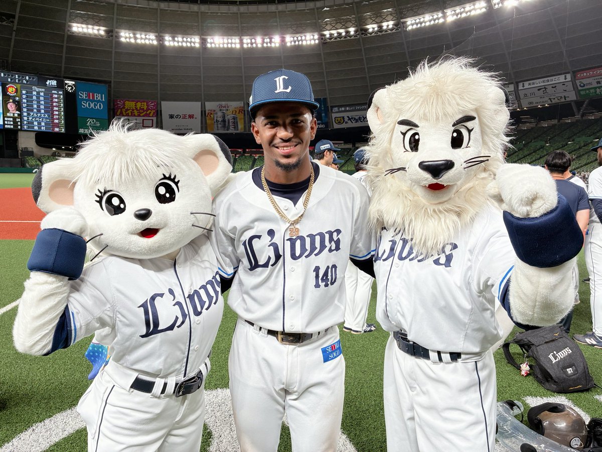 lions_lina's tweet photo. ファーム•リーグライオンズ ビクトリー!
きょうのわかじし インタビューは
ぎゃくてん タイムリーヒットを はなった
フアン・コルニエルせんしゅでした☆
ナイス バッティングです♪
あしたも わかじしたちのおうえん 
よろしく おねがいします！！
#seibulions #埼玉西武ライオンズ https://t.co/BvLia88x0f