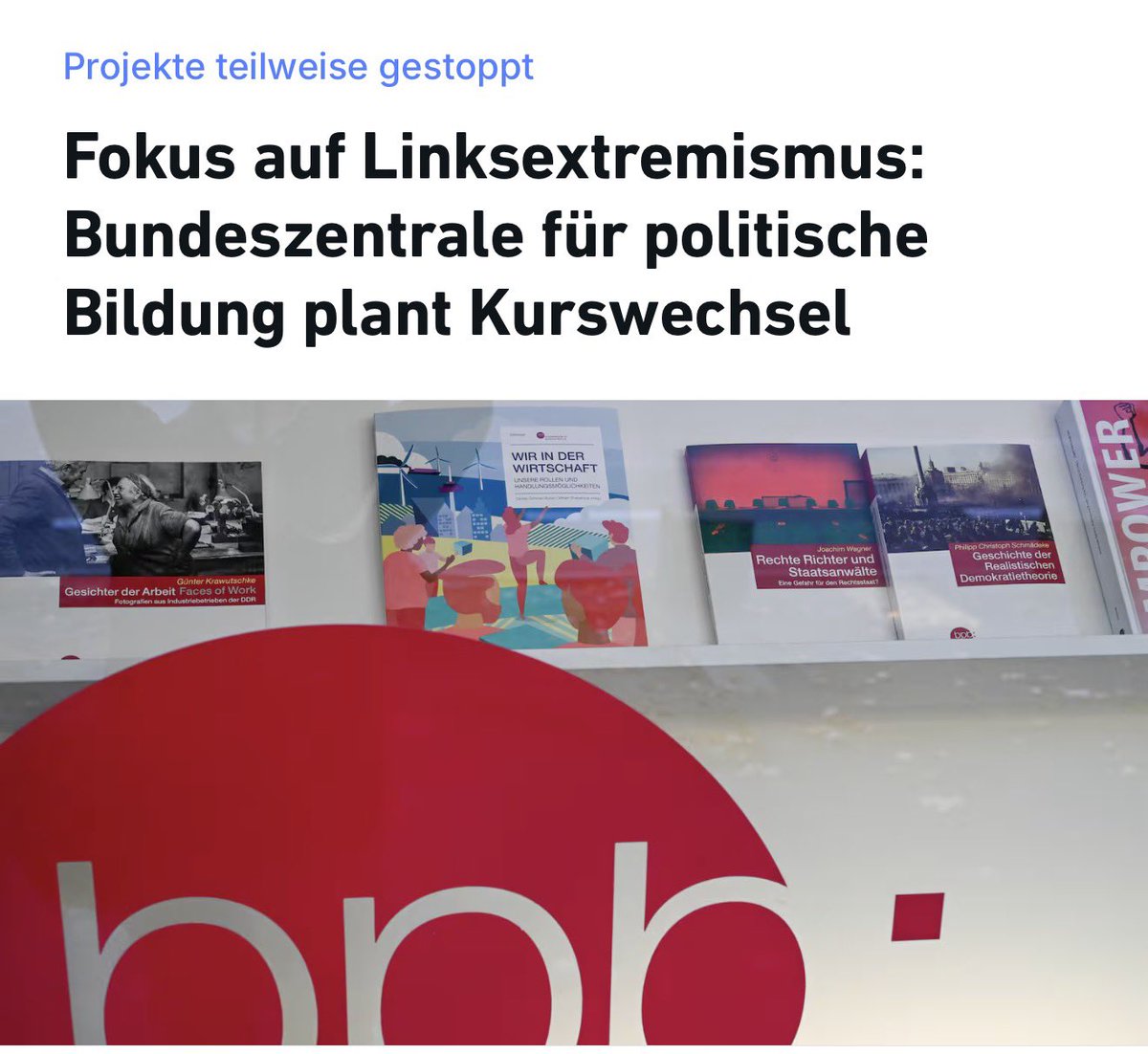 elhotzo's tweet photo. der komplette Laden wird einfach schlüsselfertig an die AfD übergeben, chillig https://t.co/v0FLz9t5Nb