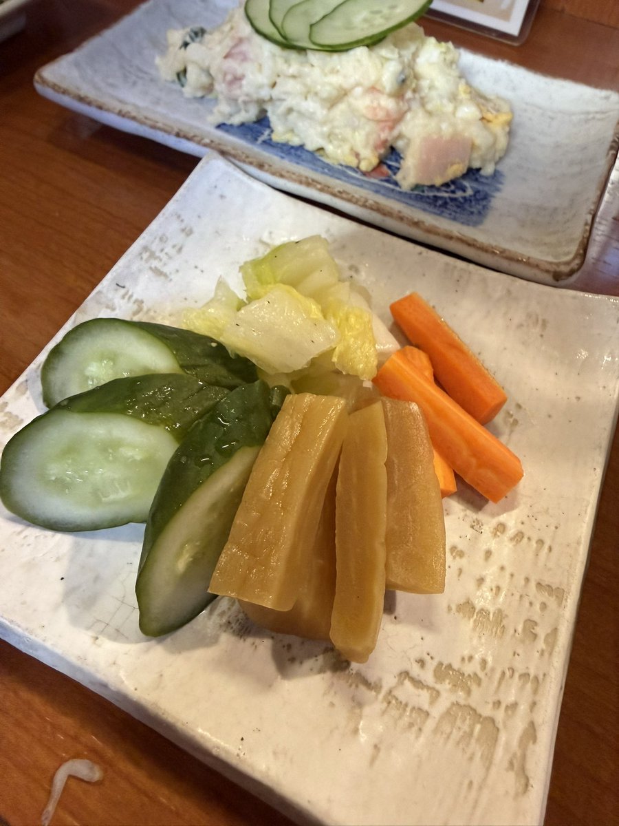 Legosw's tweet photo. 島正

どて焼き盛り合わせ
　豆腐
　こんにゃく
　大根
　里芋
　玉子
　牛すじ
串カツ　味噌味
ポテトサラダ
漬物盛り合わせ

赤味噌の味噌おでんが美味しい https://t.co/XyWpxsE8UQ