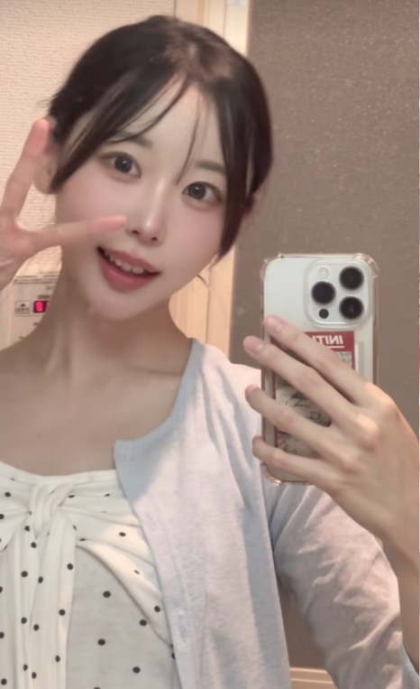 yosh1110_hands's tweet photo. ミス中央No.4 野上詩織さん（169cm）の手の大きさが最近は一番熱いです。
https://t.co/bb2wfiIiKs https://t.co/hJ5zGs3heN
