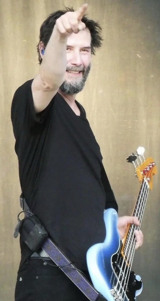 KEANUREEVEubbr's tweet photo. Americaaaaaa 🇺🇸 are you ready for my August tours ??? We’d be feeding light to the darkness 🤍✨🎸 https://t.co/ID1qlwnuSC