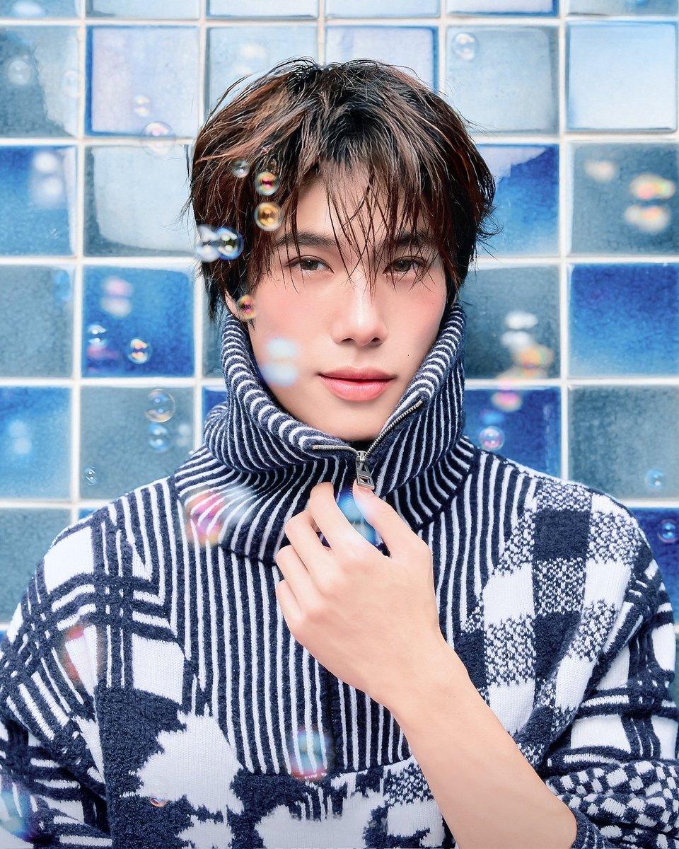 bloomingsummers's tweet photo. Love Dive  ( 🫧🪞 )

#LOEWExPhuwin #phuwintang https://t.co/NLLCKDxUNR