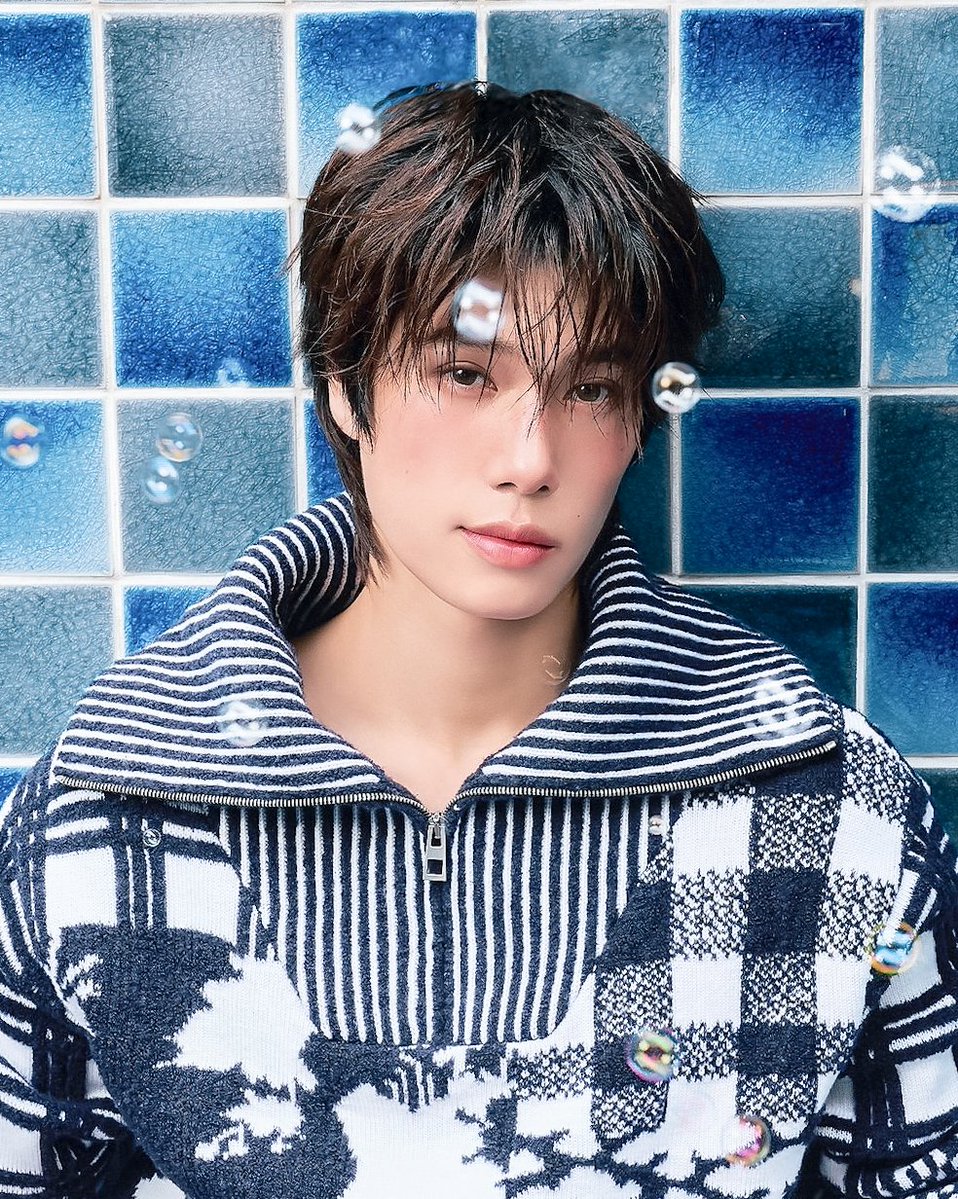 bloomingsummers's tweet photo. Love Dive  ( 🫧🪞 )

#LOEWExPhuwin #phuwintang https://t.co/NLLCKDxUNR