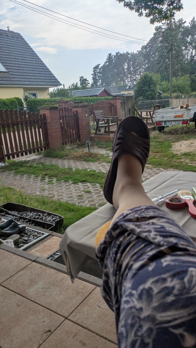 Ilka64's tweet photo. Es regnet und ich finde es super. Leider zu kurz und zu wenig, aber wenigstens etwas Wasser von oben. 🌧️ https://t.co/vWqQwfRw2j
