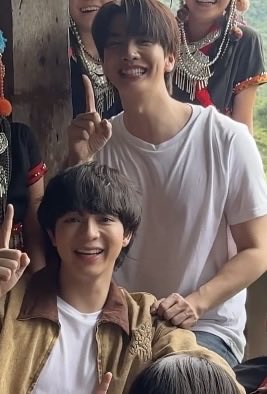 khwandiary's tweet photo. เด็ก2คนนี้น่ารักจังคับ อยู่บนดอยไหนค้าบ

BE MY PLAYER TWO LAST Q
#ซอโซ่ล่ามธีร์ปิดกล้องแล้ว https://t.co/29yzQ9BrWA