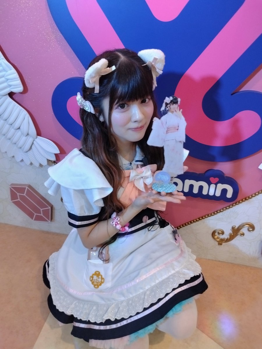ch10672266's tweet photo. 今日はお日様☀️☀️
りななちゃんに会いました🐘
またまた特大アクスタ連れて行きました(チェキも一緒に写ってまーす)✈️
ライブもいつものように謎の選曲?やったけど見てて楽しかったよー🥰
8月も楽しもー🐳

通りすがりのご主人様　ちさにゃんより

#めいどりーみん
#ちーむアイドリZ https://t.co/Fi4rNV0aod